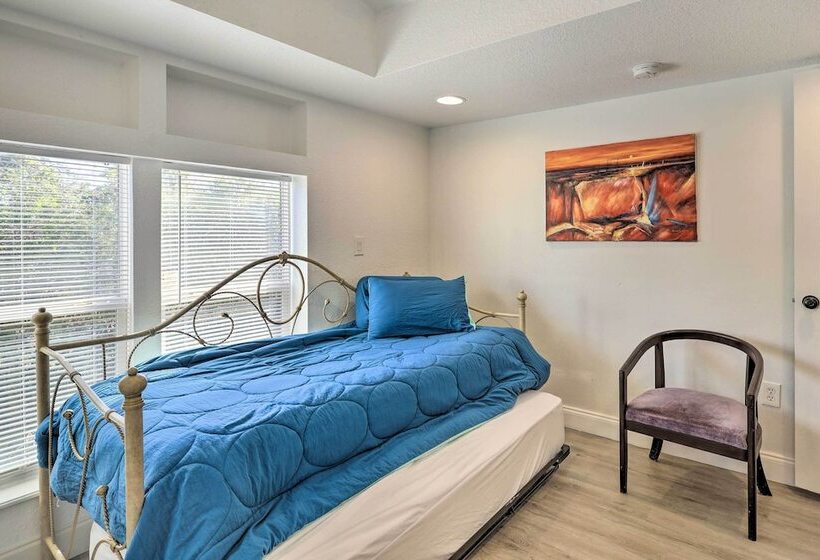 Pet Friendly Home W/ Deck   6 Mi To Cocoa Village!