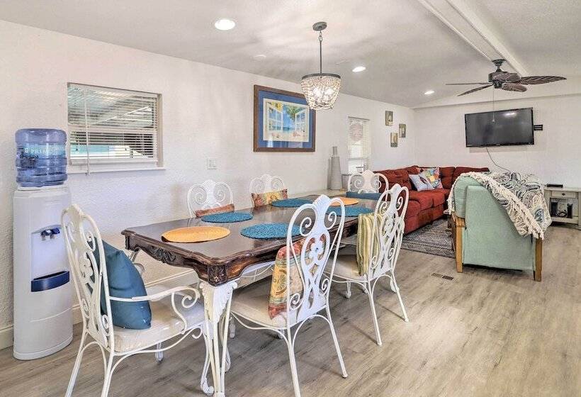 Pet Friendly Home W/ Deck   6 Mi To Cocoa Village!