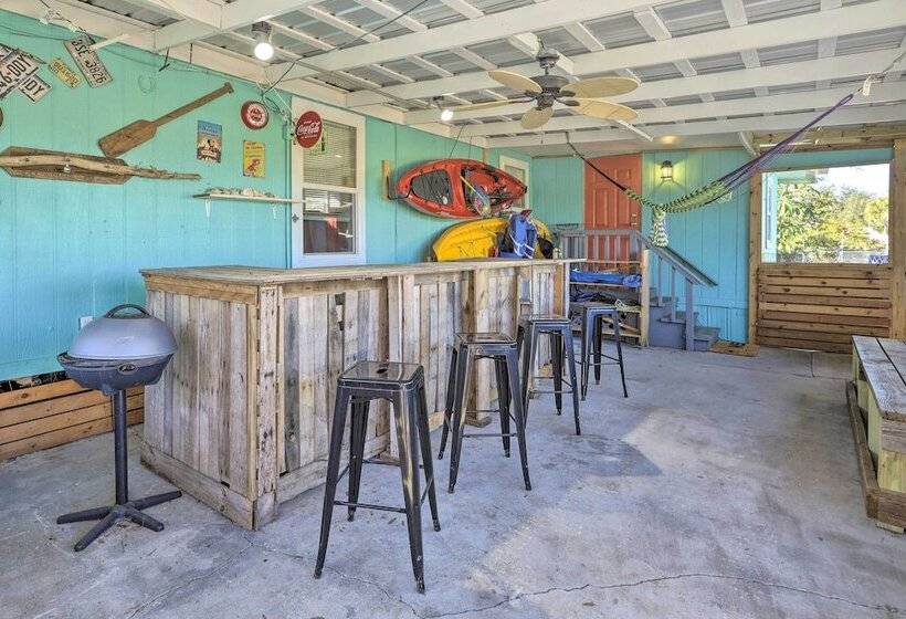 Pet Friendly Home W/ Deck   6 Mi To Cocoa Village!