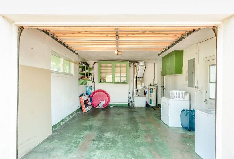 Pet Friendly Daytona Beach Home, Walk To The Ocean