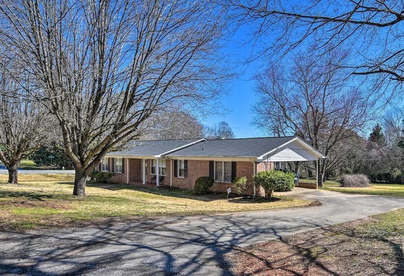 Pet Friendly Easley Family House W/ Game Room