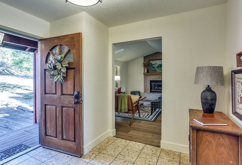 Pet Friendly Escape W/ Game Room & Fire Pit!