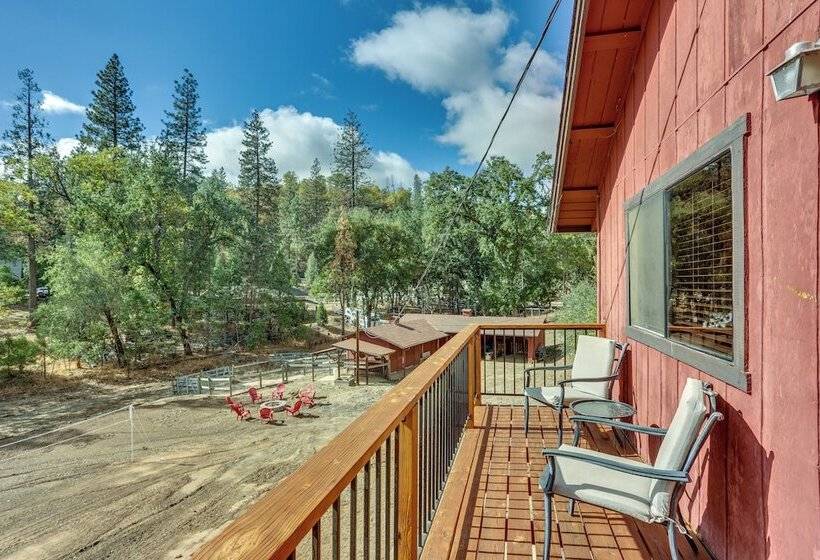 Pet Friendly Escape W/ Game Room & Fire Pit!