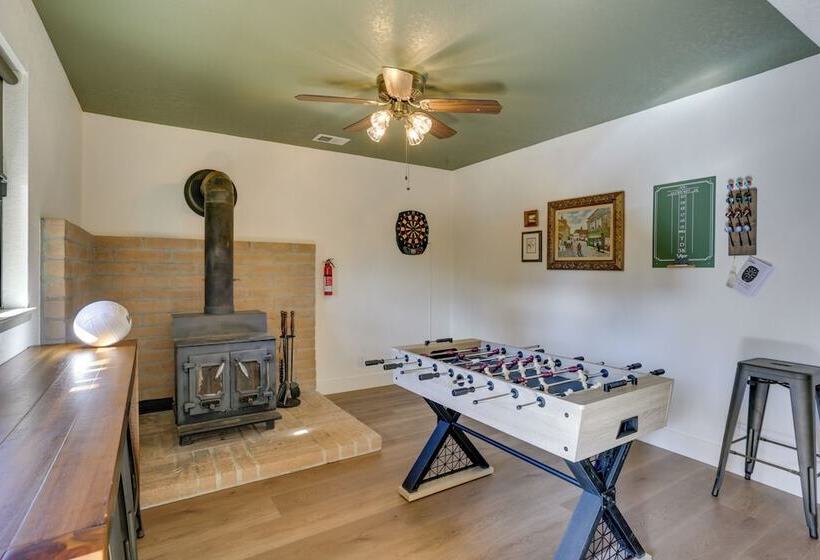 Pet Friendly Escape W/ Game Room & Fire Pit!
