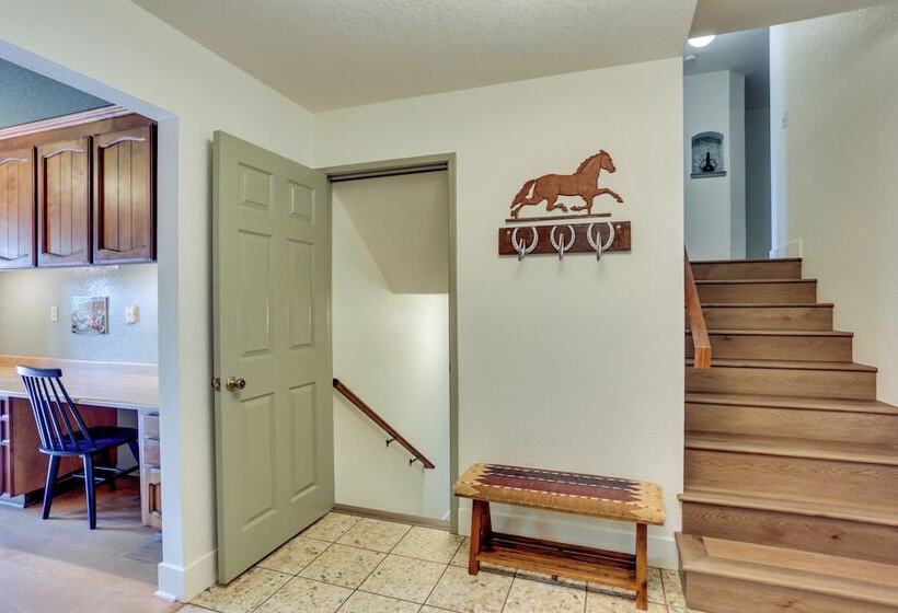 Pet Friendly Escape W/ Game Room & Fire Pit!