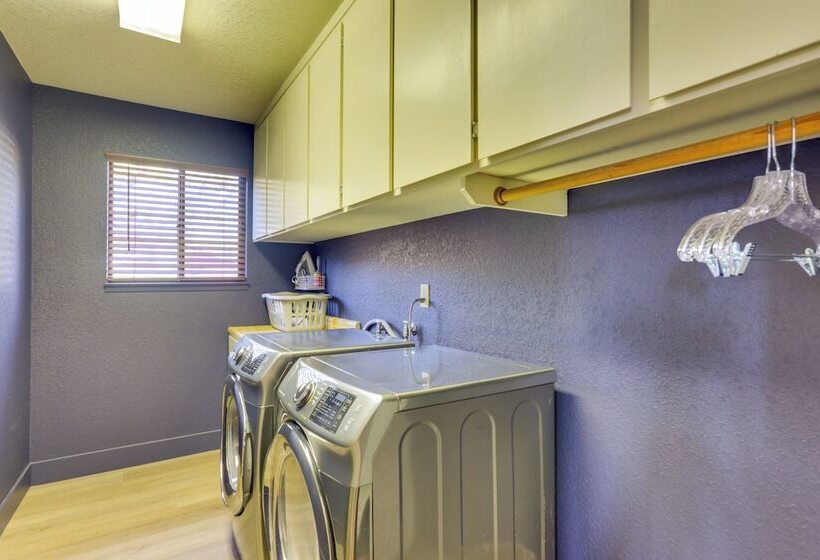 Pet Friendly Escape W/ Game Room & Fire Pit!