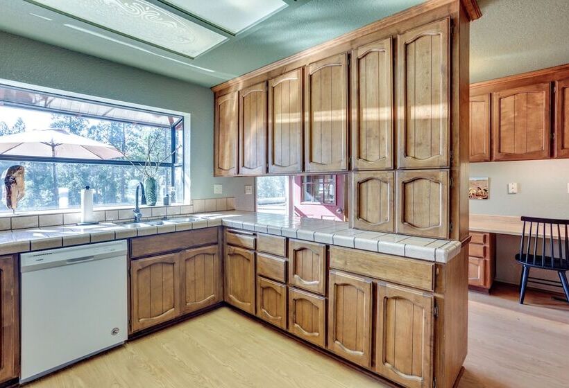 Pet Friendly Escape W/ Game Room & Fire Pit!