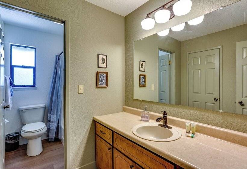 Pet Friendly Escape W/ Game Room & Fire Pit!