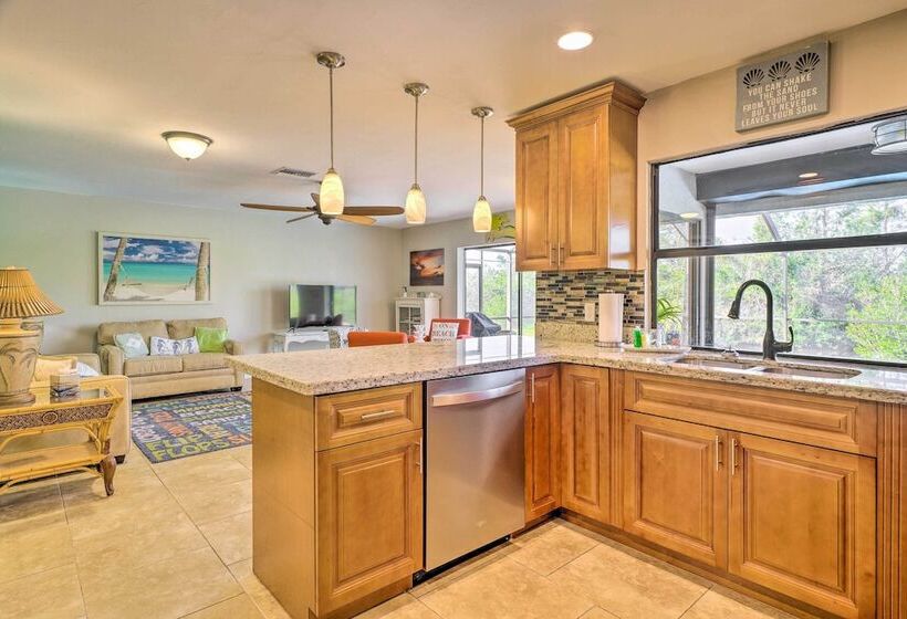 Pet Friendly Fort Myers Home W/ Patio & Grill!