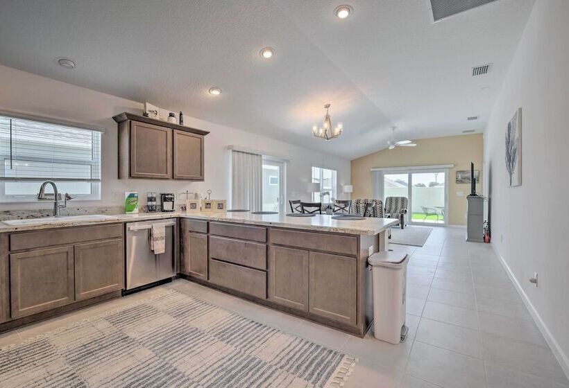 Lanai & Resort Amenities: The Villages Getaway