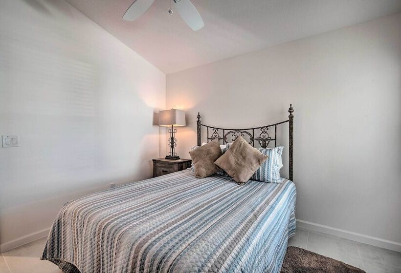 Lanai & Resort Amenities: The Villages Getaway