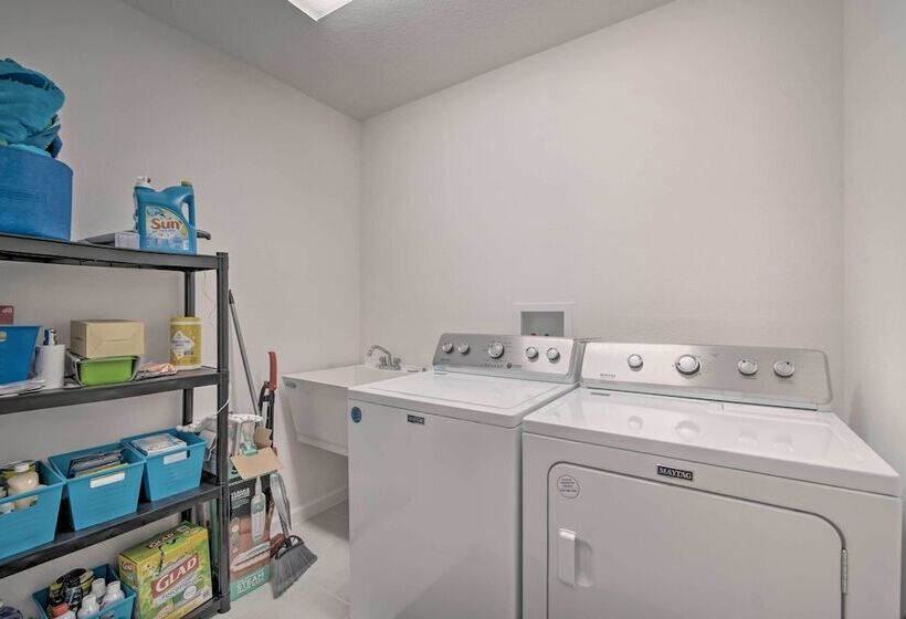 Lanai & Resort Amenities: The Villages Getaway