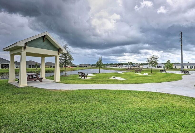 Lanai & Resort Amenities: The Villages Getaway