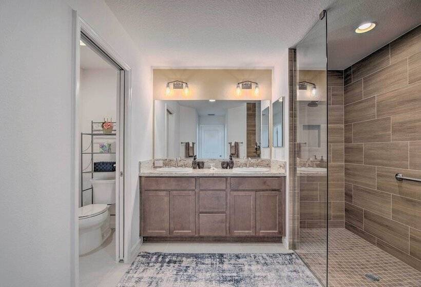 Lanai & Resort Amenities: The Villages Getaway