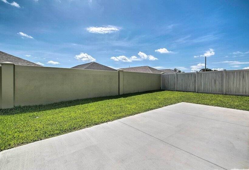 Lanai & Resort Amenities: The Villages Getaway