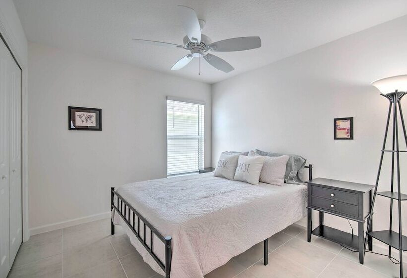 Lanai & Resort Amenities: The Villages Getaway