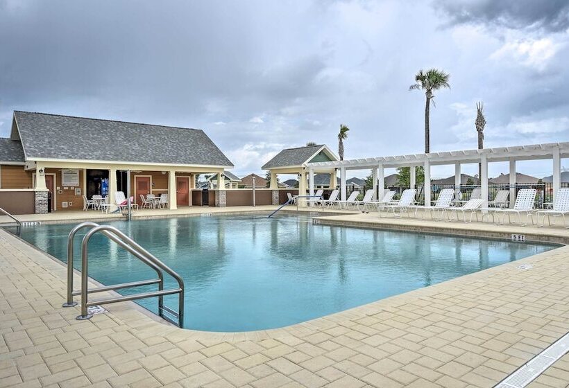 Lanai & Resort Amenities: The Villages Getaway