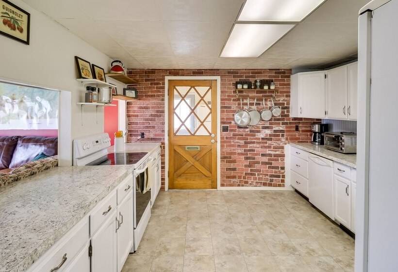 Pet Friendly Home W/ Yard & Mountain Views!