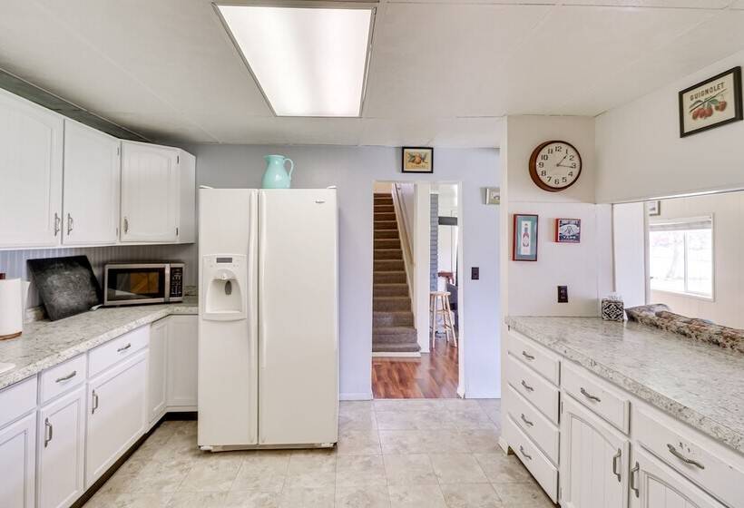 Pet Friendly Home W/ Yard & Mountain Views!