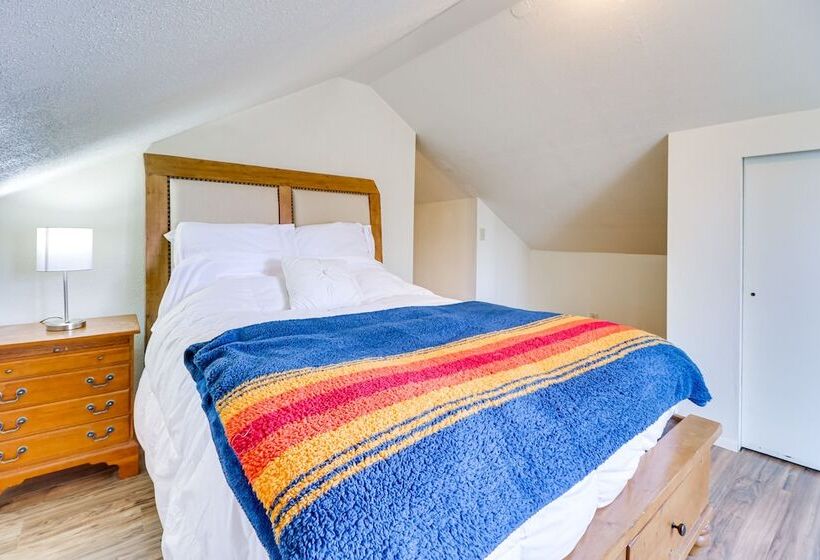 Pet Friendly Home W/ Yard & Mountain Views!