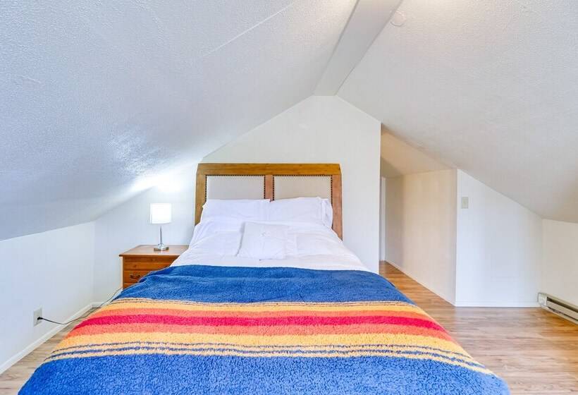 Pet Friendly Home W/ Yard & Mountain Views!