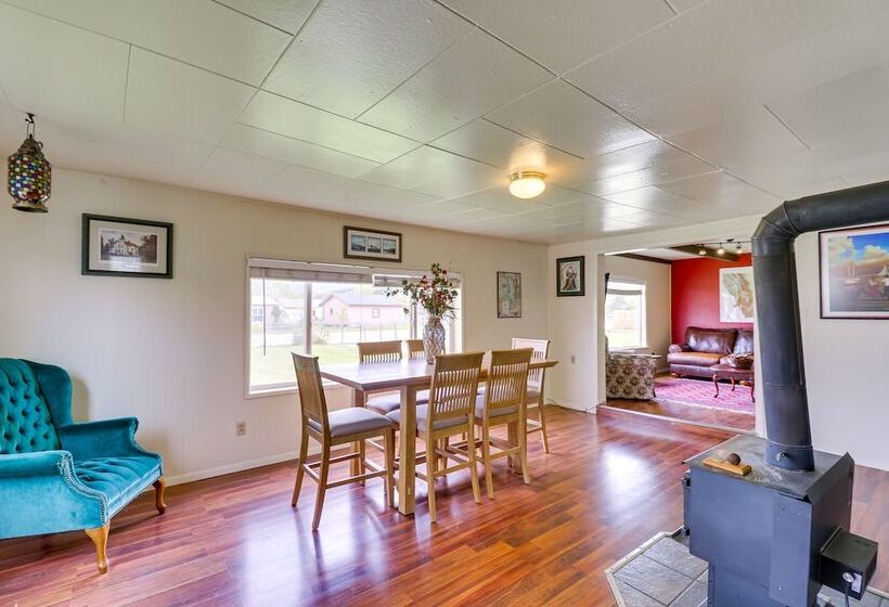 Pet Friendly Home W/ Yard & Mountain Views!