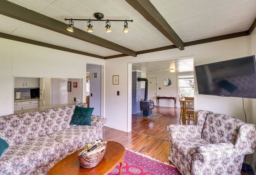 Pet Friendly Home W/ Yard & Mountain Views!