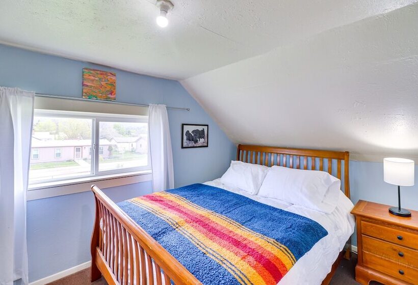 Pet Friendly Home W/ Yard & Mountain Views!