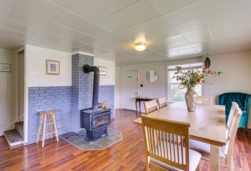 Pet Friendly Home W/ Yard & Mountain Views!