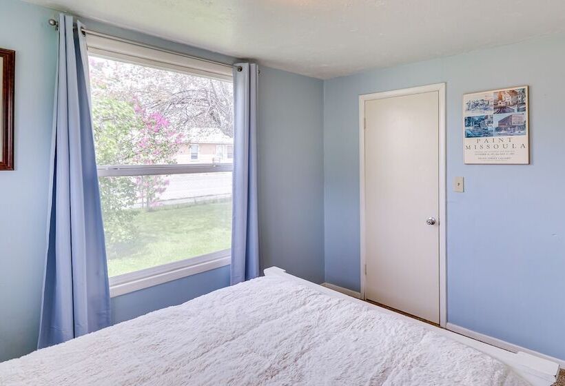 Pet Friendly Home W/ Yard & Mountain Views!