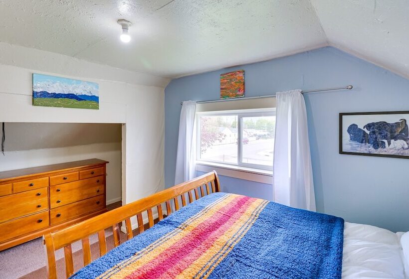 Pet Friendly Home W/ Yard & Mountain Views!