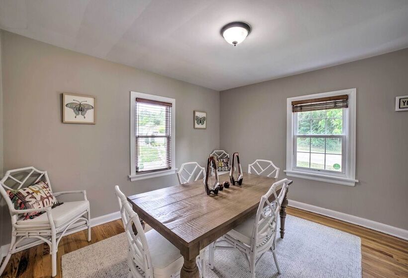 Pet Friendly Lake Getaway: 1 Block To Beach!