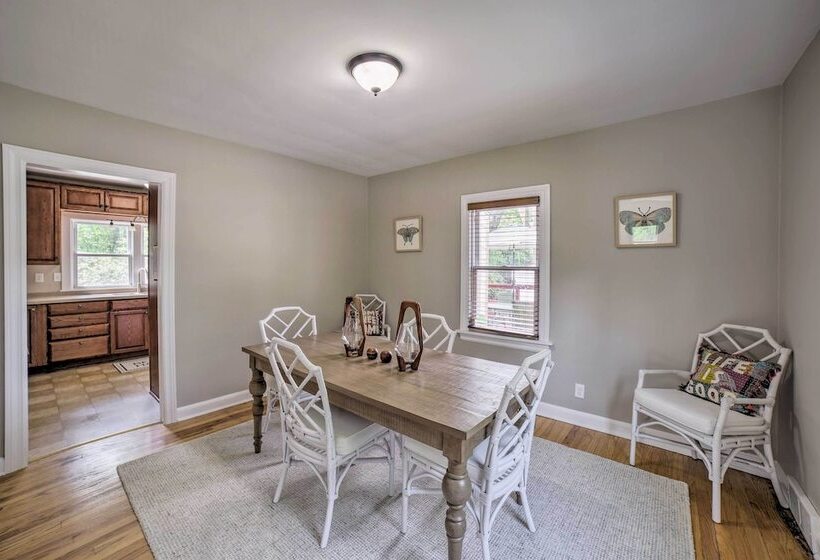 Pet Friendly Lake Getaway: 1 Block To Beach!