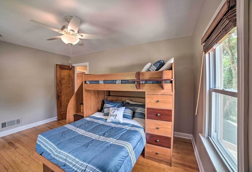 Pet Friendly Lake Getaway: 1 Block To Beach!