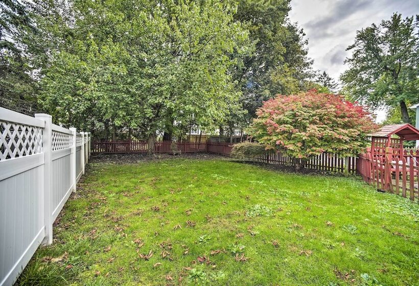 Pet Friendly Latham Retreat ~ 7 Mi To Albany!