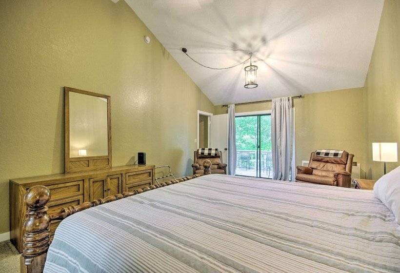 Margarita Resort Retreat In Osage Beach!