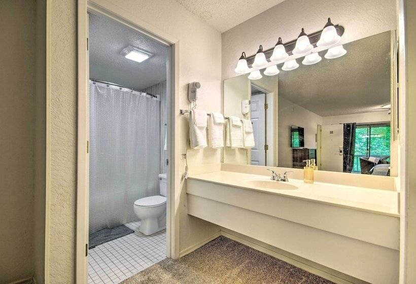 Margarita Resort Retreat In Osage Beach!