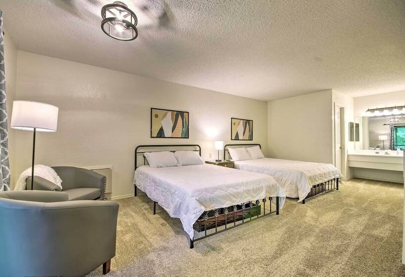 Margarita Resort Retreat In Osage Beach!