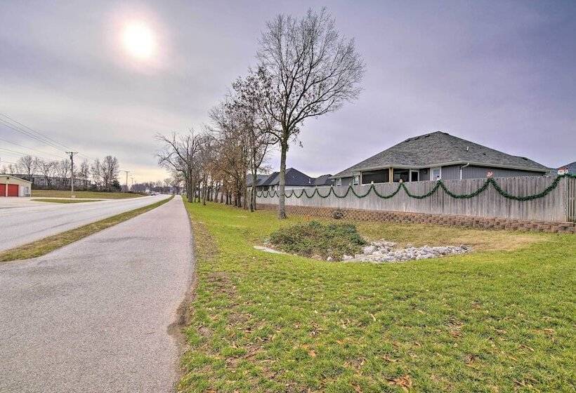 Pet Friendly Ozark Home W/ Yard & Patio