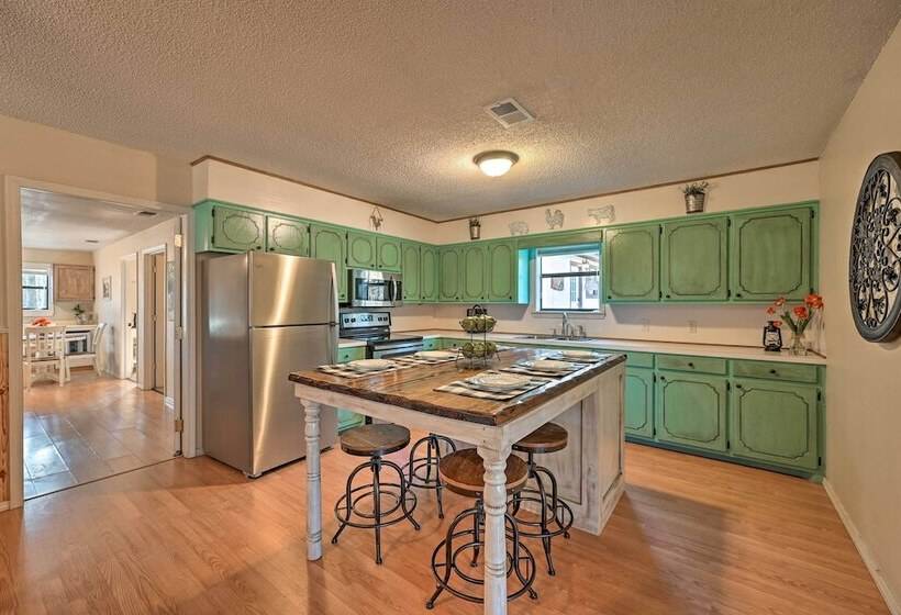 Pet Friendly  Shady Oaks  Broken Bow Gem W/ Patio!