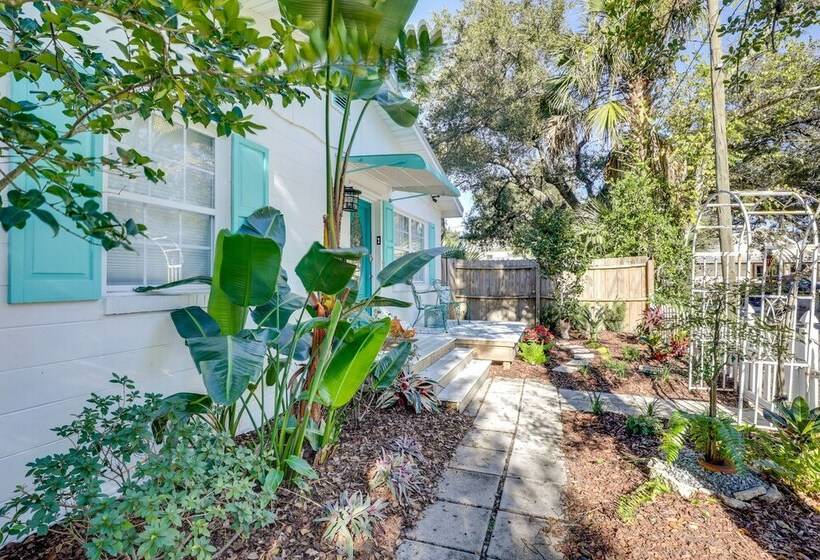 The Cottage Jewel  Pet Friendly Home: Fenced Yard