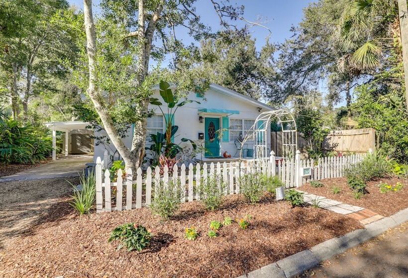The Cottage Jewel  Pet Friendly Home: Fenced Yard