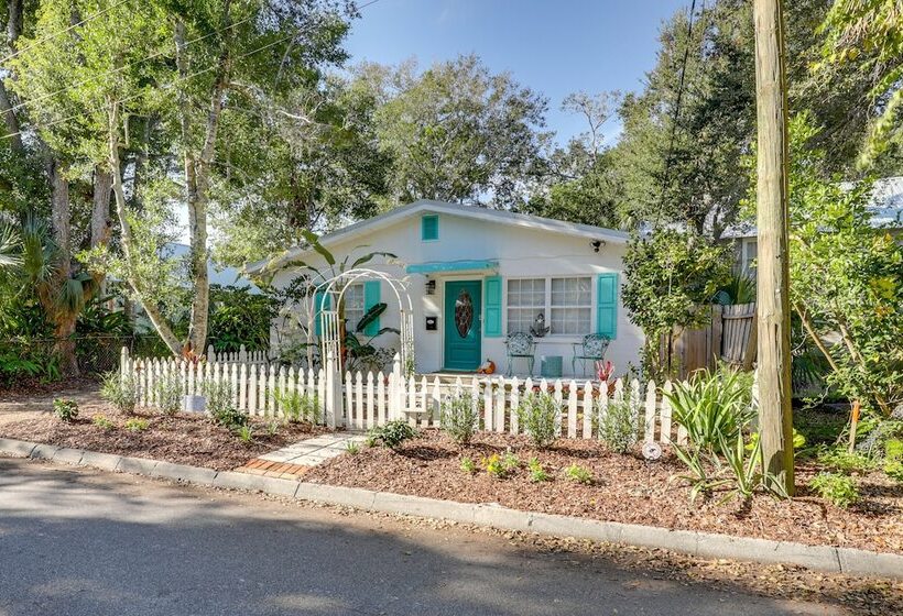 The Cottage Jewel  Pet Friendly Home: Fenced Yard