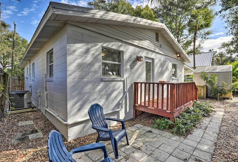 The Cottage Jewel  Pet Friendly Home: Fenced Yard