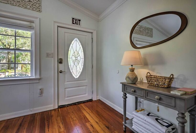 The Cottage Jewel  Pet Friendly Home: Fenced Yard