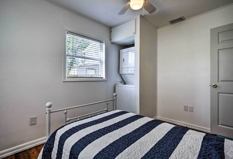 The Cottage Jewel  Pet Friendly Home: Fenced Yard