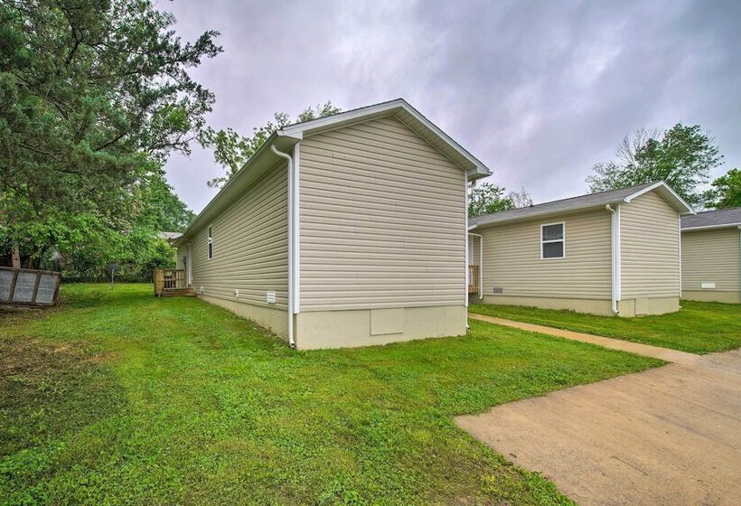 Pet Friendly West Plains Home Near Downtown!