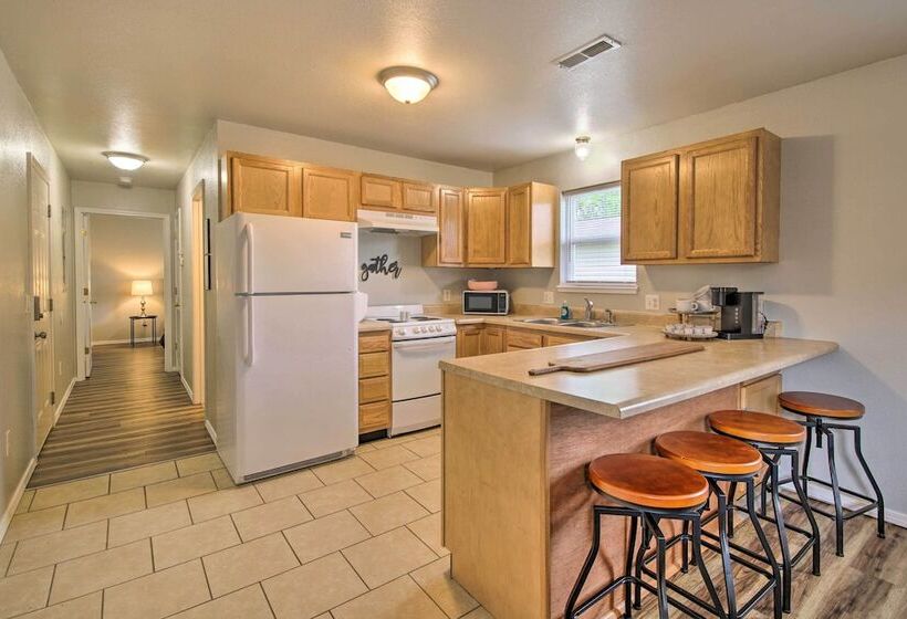 Pet Friendly West Plains Home Near Downtown!