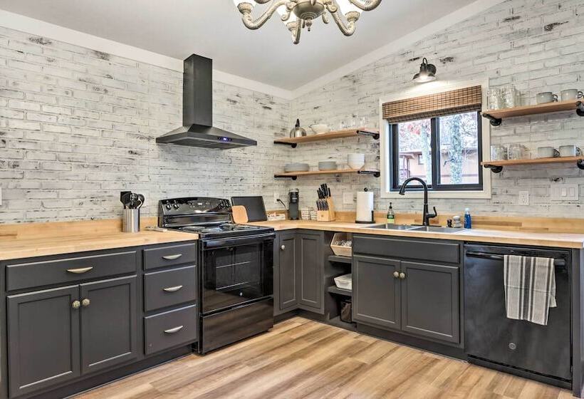 Cottage W/ Grill & Fire Pit In Osage Beach!