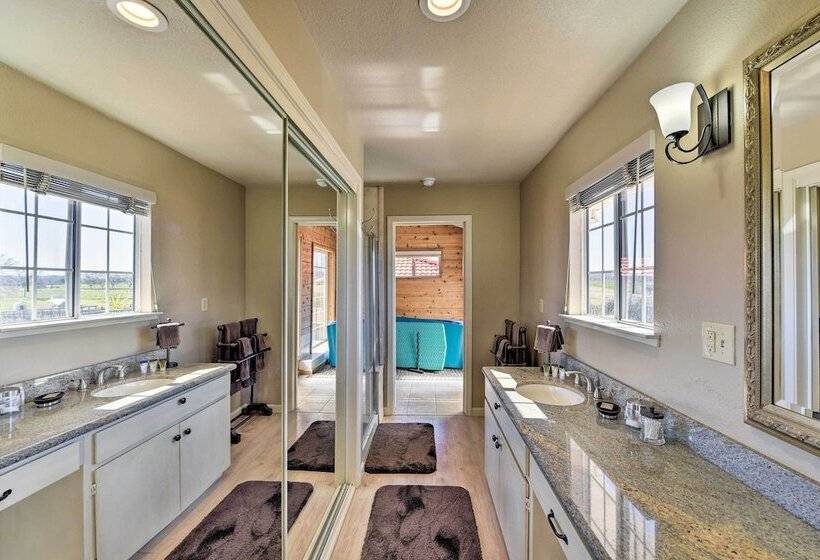 Working Vineyard & Private Pool: Villa In Plymouth